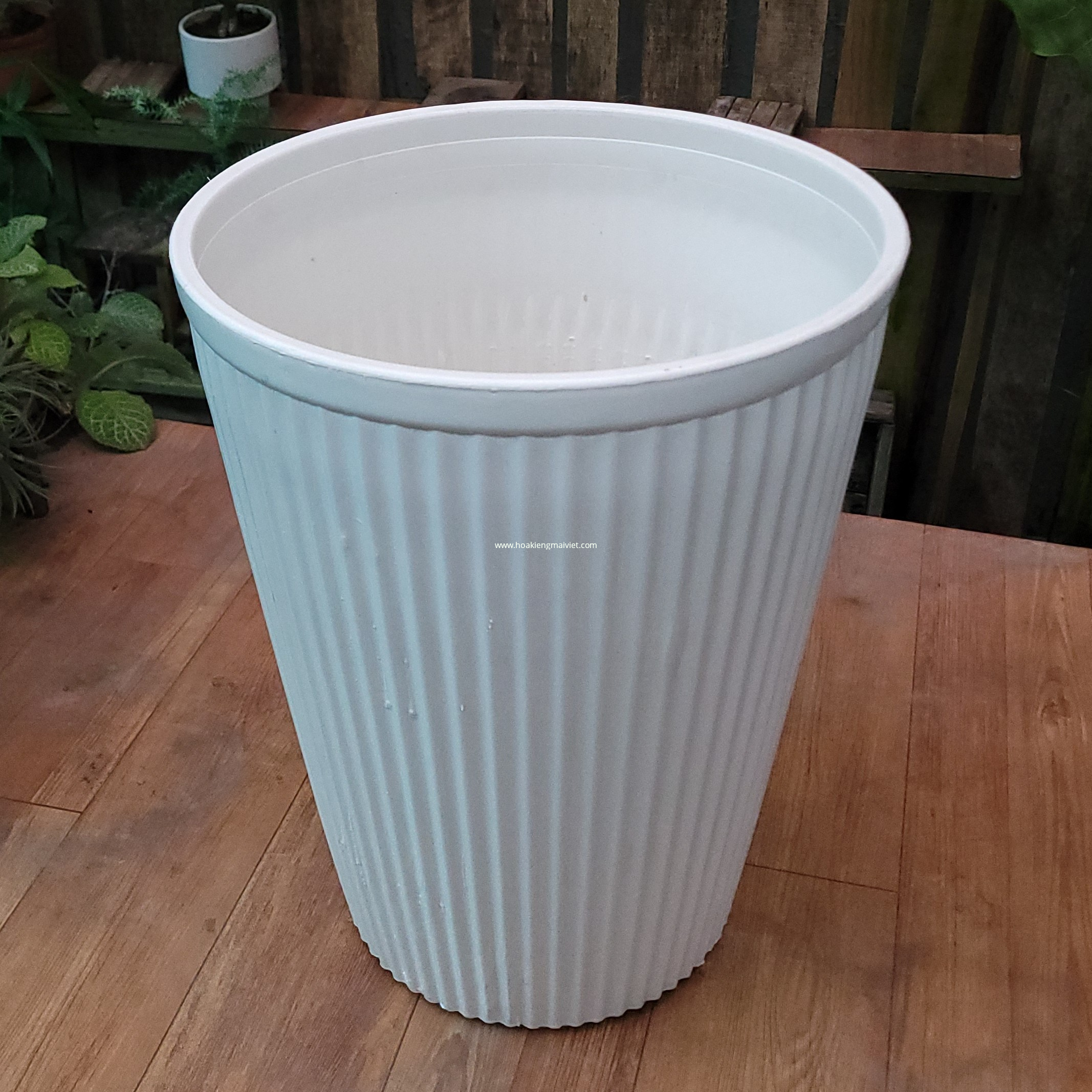 Shop 23 Chậu Nhựa Vân Sọc Dọc Dáng Chữ V